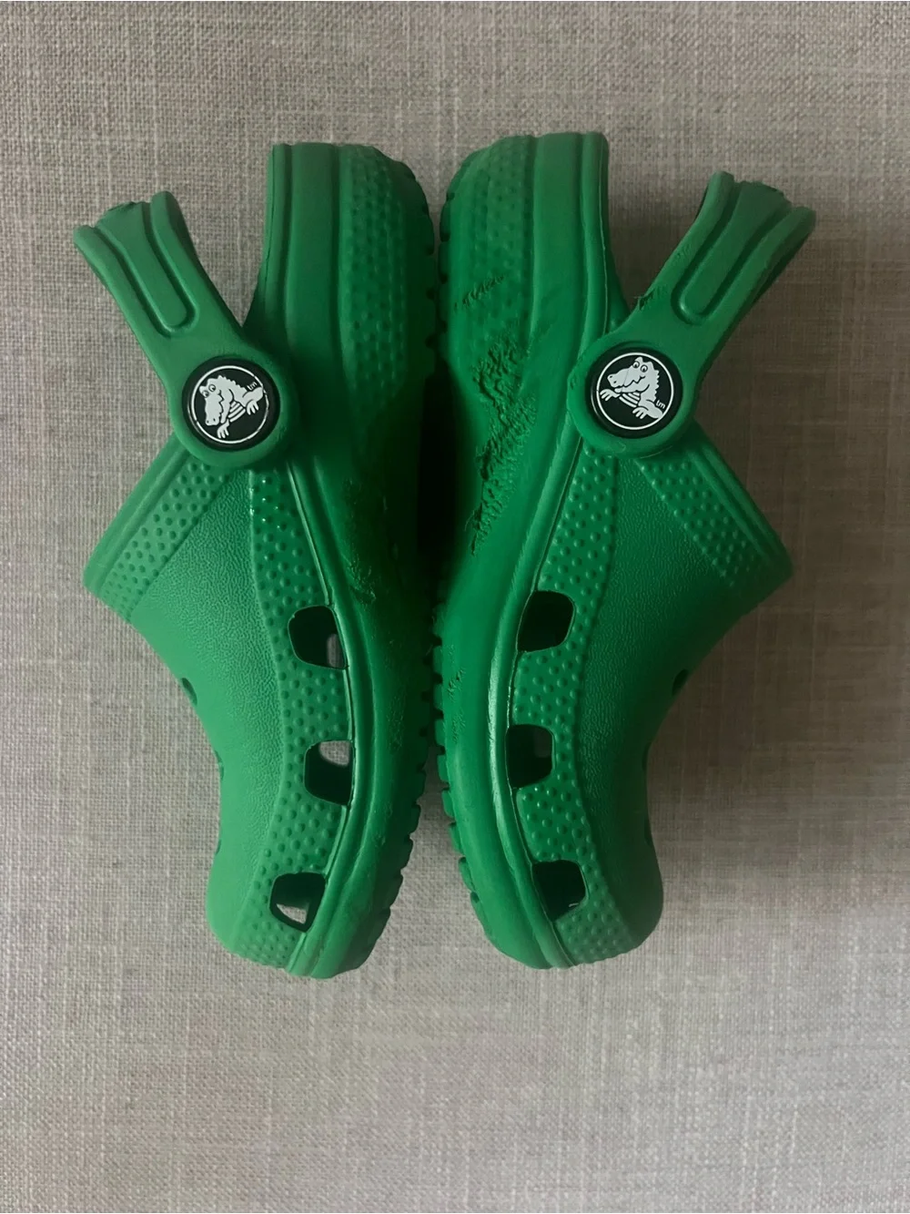 CROCS classic green kids clogs, boys/girls/unisex size 8, outdoors playground